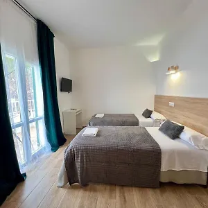 https://hostal-oasis-dor.balearic-islands.net